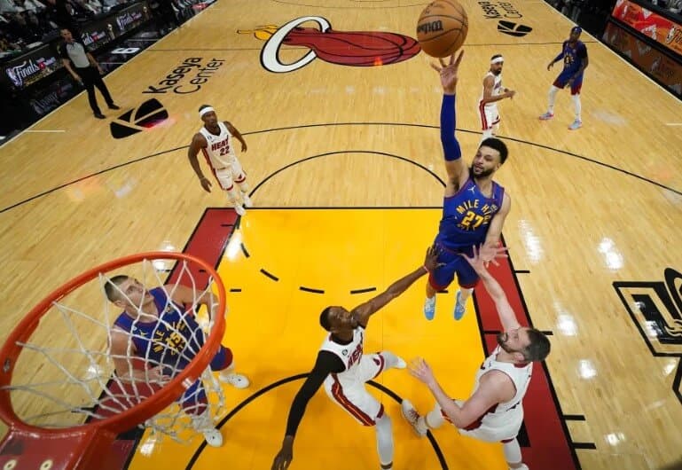 NBA总冠军赛：约基奇、穆雷双双缴出大三元，掘金客场扳倒热火要回系列赛领先