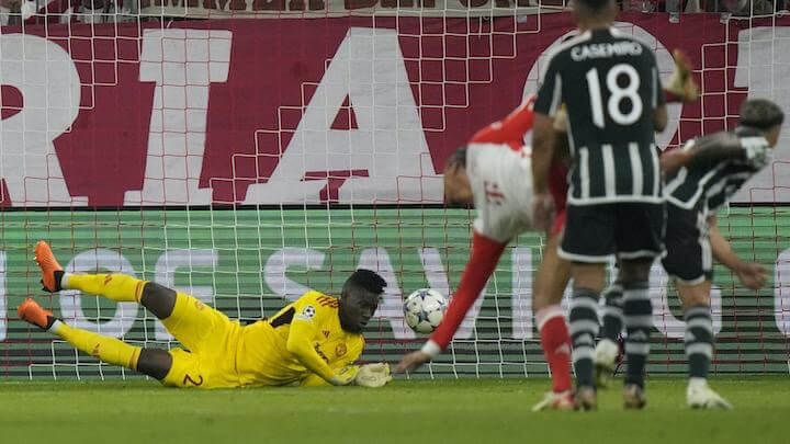 曼联门将由于失误导致失球,最终曼联以3:4不敌拜仁