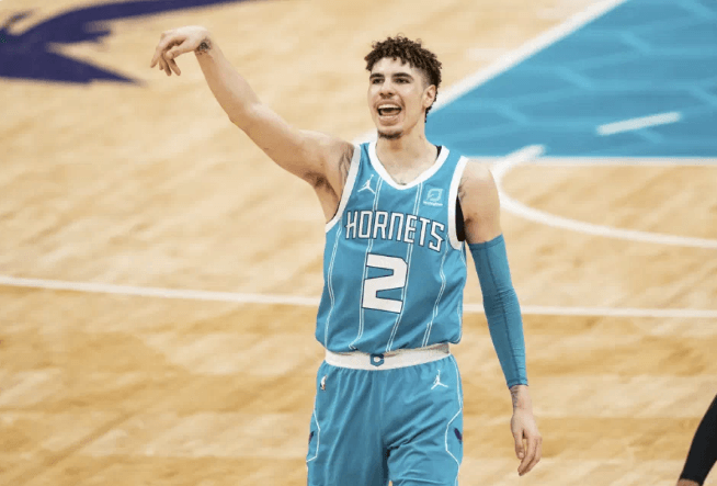 黄蜂队球三弟将首度交手LeBron,表示很酷但心态平稳