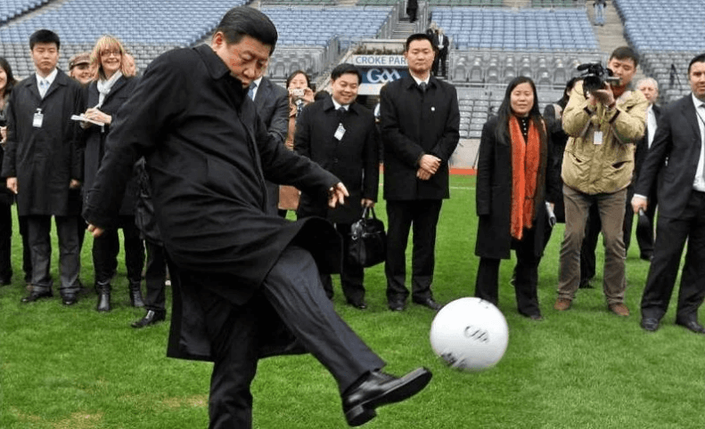 中国足球世界杯预选赛备战中，集训安排学党史