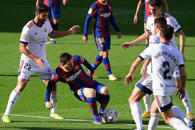 巴萨第11分钟险些破门，梅西右路直传，格列兹曼禁区右侧回传，库蒂尼奥12码处射空门被乌奈-加西亚及时封堵。