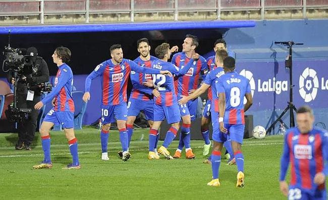 迪奥普禁区前劲射被库尔图瓦扑出