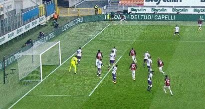 AC米兰开场17分钟取得领先！恰尔汉奥卢右侧开出角球，凯西前点头球没有顶正，罗马尼奥利后点距门3米处接力顶入近角，1比0。