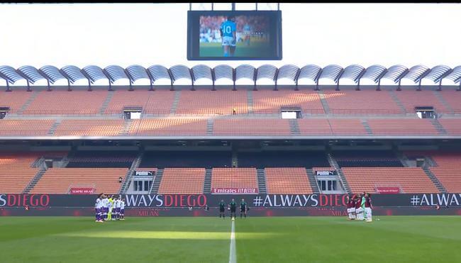 赛前为马拉多纳默哀