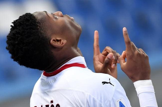 主裁判马里亚尼鸣哨后