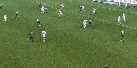 莱昂反击分球，海于格在门前20米处大力抽射被孔西利飞身化解。