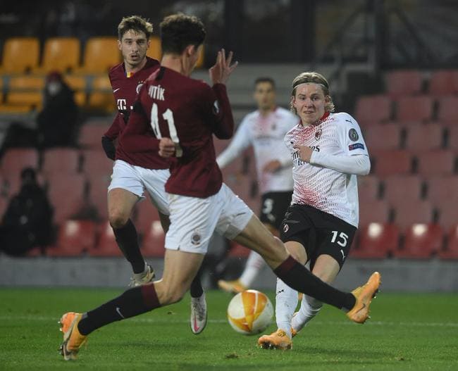 下半时，莱昂换下科隆博