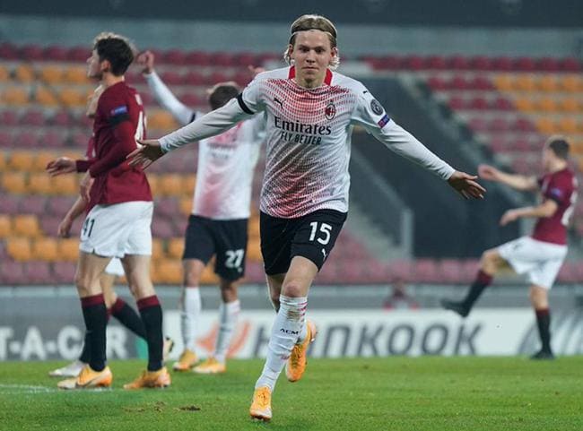 海于格近2场欧联杯参与3球（2球，1次助攻），是本赛季俱乐部正式比赛至少打进4球的最年轻意甲球员。