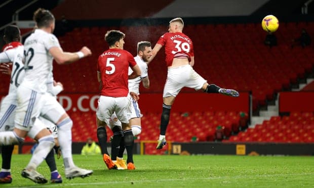 B费传球，马夏尔内切至10码处射门偏出右侧立柱