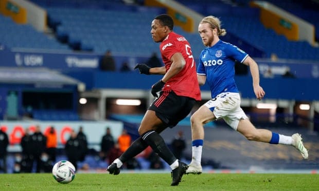 曼联近13次做客英格兰顶级联赛对手取得全胜,这也创下队史纪录。