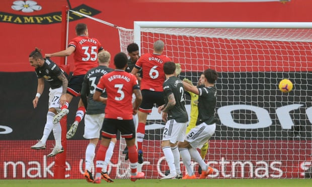 南安普敦第33分钟扩大优势,弗雷德禁区边缘外犯规