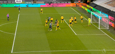 孙兴慜左侧开出角球