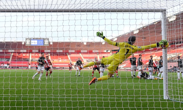 波登斯禁区左侧连晃2人后射入近角,1-1