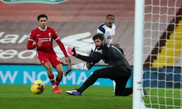 热刺第63分钟险些反超，孙兴慜头球摆渡，贝尔温禁区左侧10码处单刀推射击中远角立柱弹回